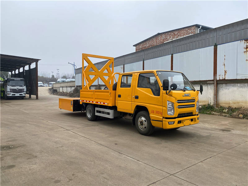 江铃顺达防撞缓冲车 守护公路施工安全的移动堡垒