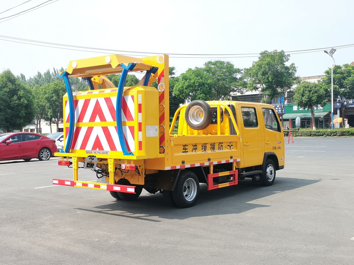 福田领航70K防撞缓冲车 资质齐全、质量过硬的专业道路守护者